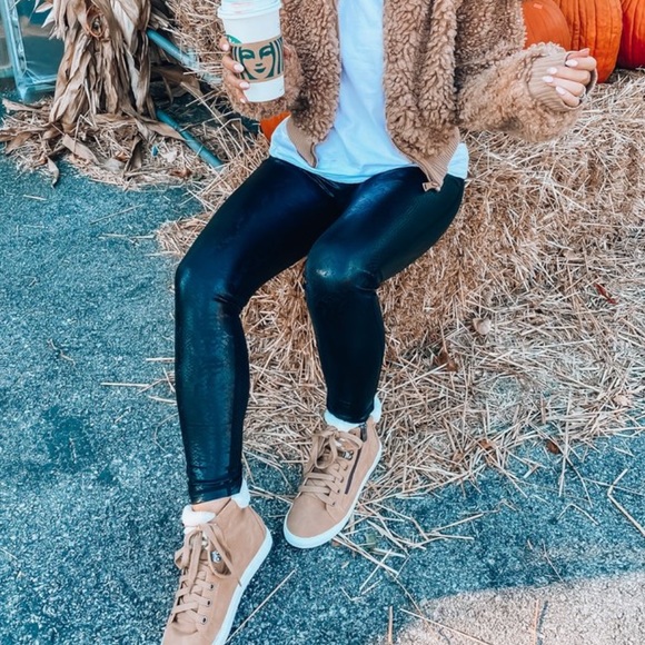 RELISTED Snakeskin Faux Leather Print Black Leggings Pants - Picture 3 of 7